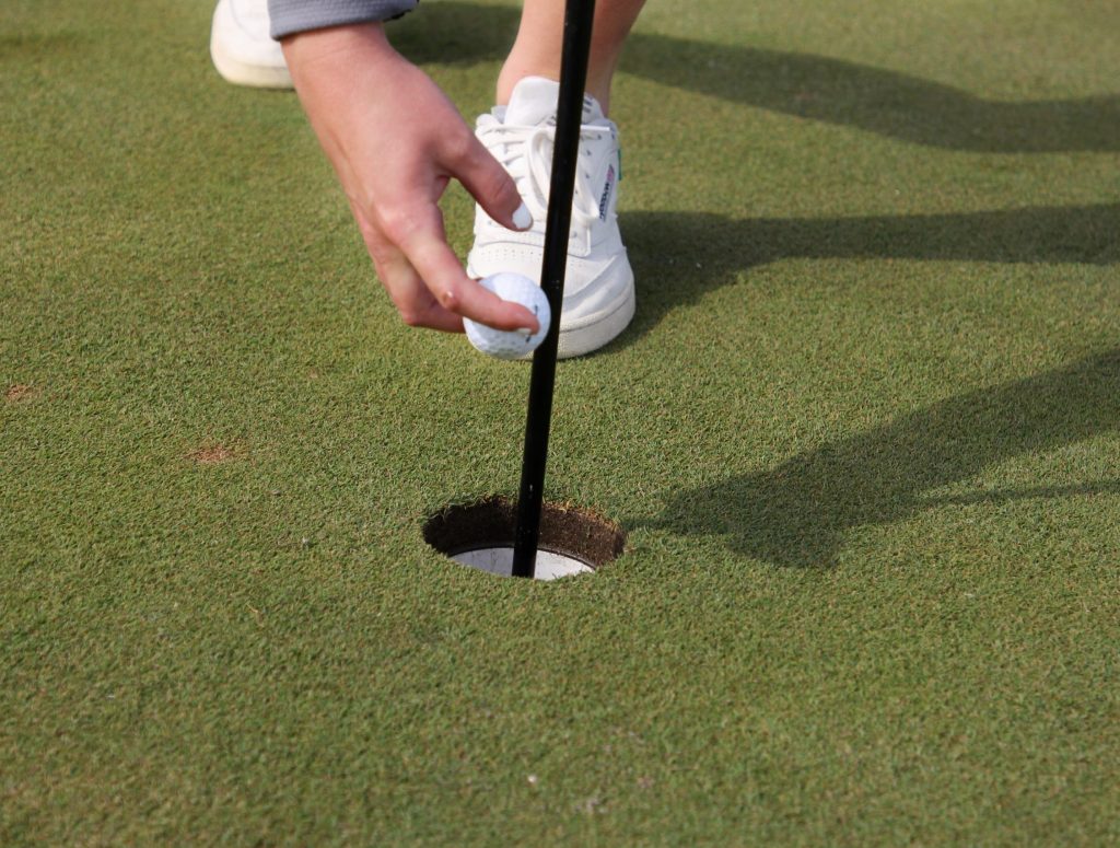 Money Golf - Ball In Cup
